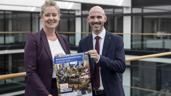 Oberbürgermeisterin Andrea Henze und Daniel Schweihoff